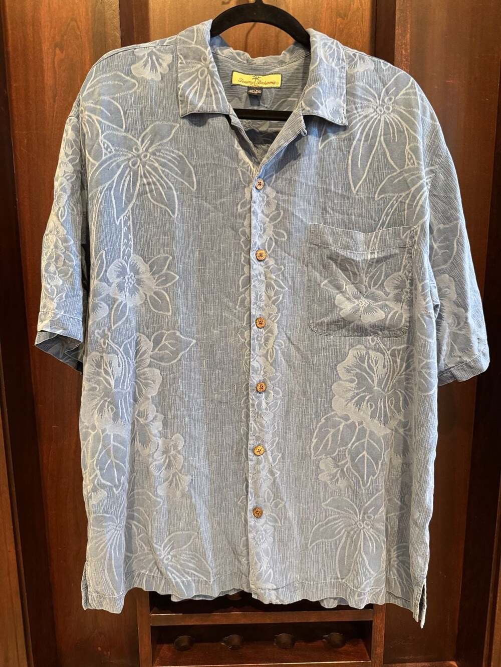 Tommy Bahama Men's Size L Blue Floral 100% Silk Short Sleeve Button Down Shirt